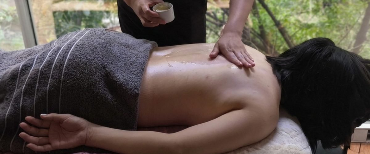 Masaje con velas en Nemiia Spa Condesa CDMX